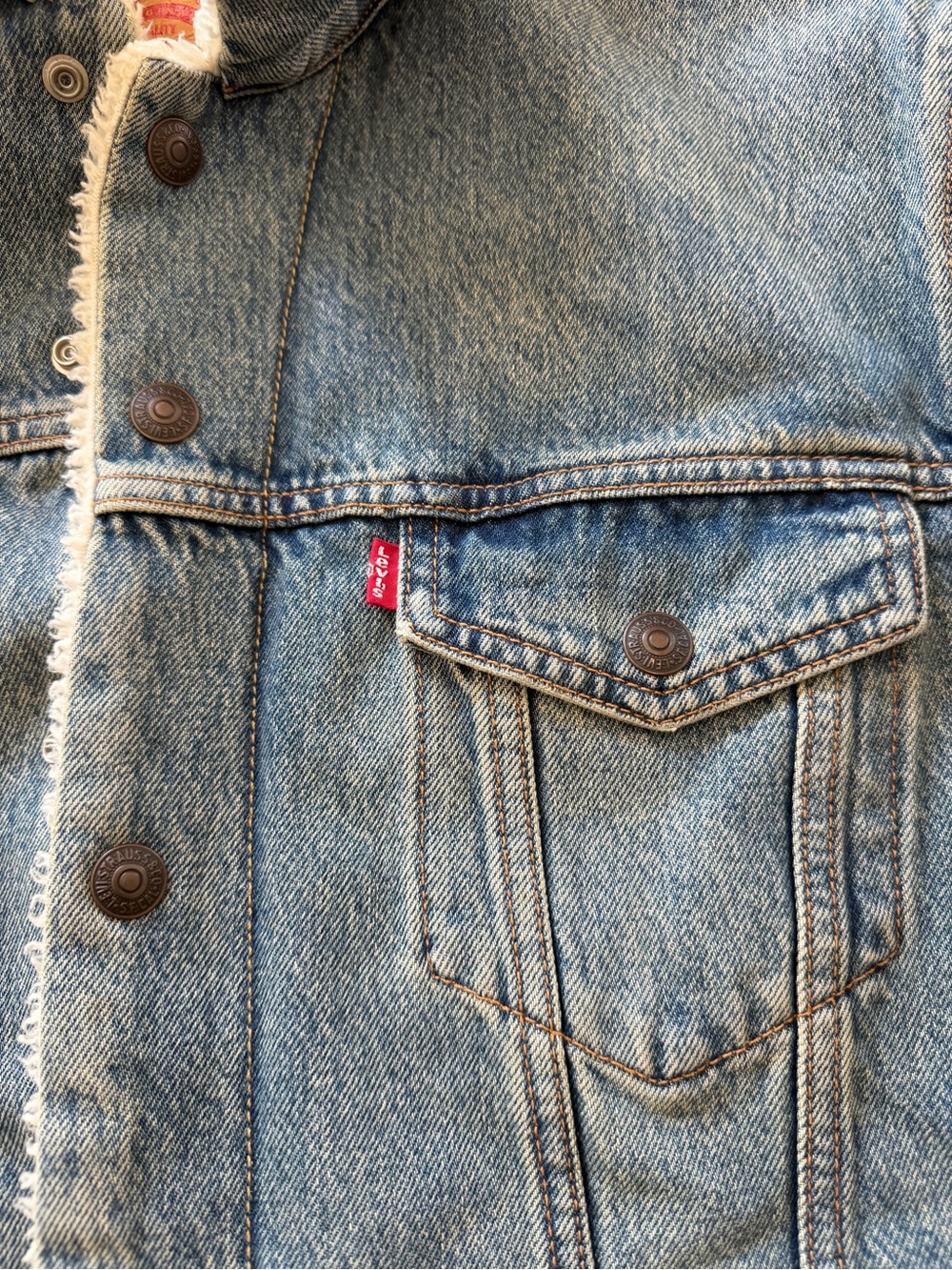 Levi's Blue Denim Trucker Jacket - Classic Jean Jacket - Picture 2 of 4